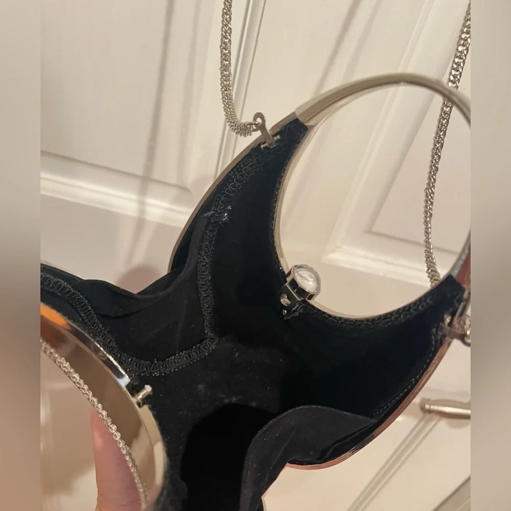 Chic Silver Handbag with Chain Strap